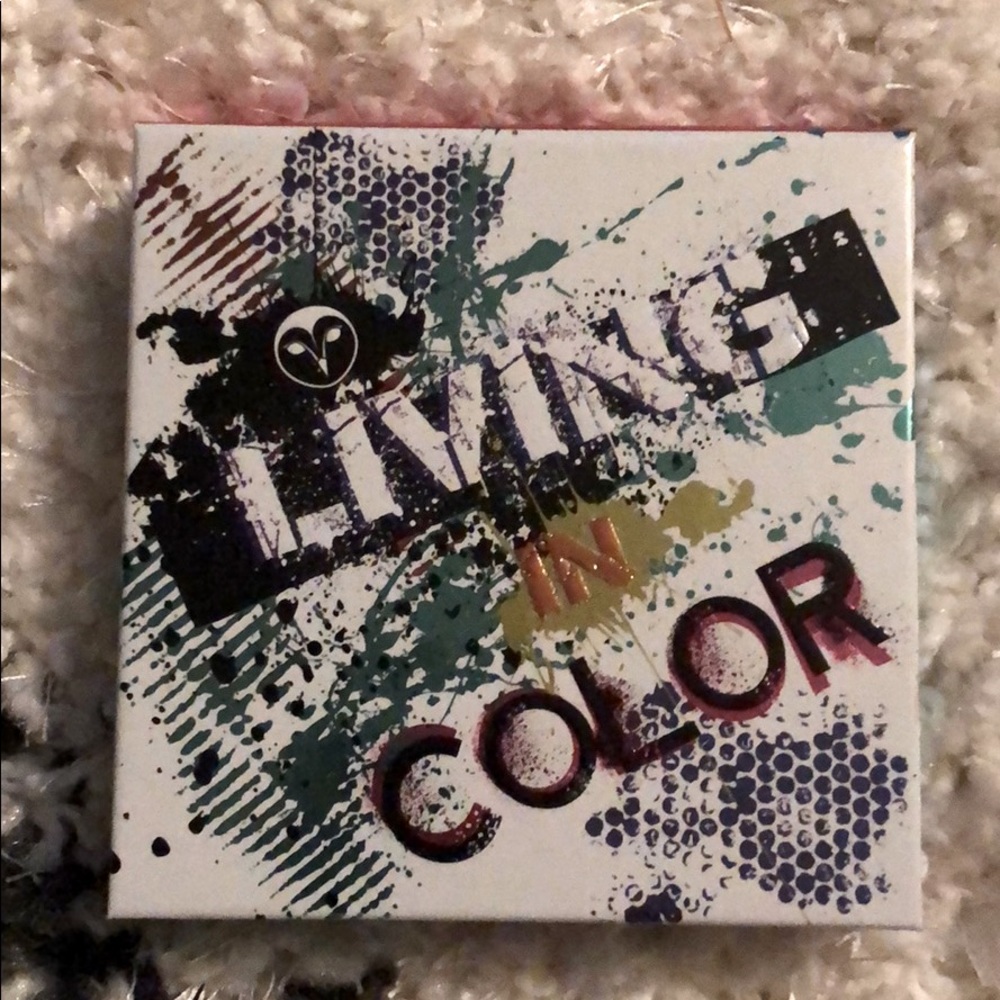 🍒 Shadow palette- Living in Color